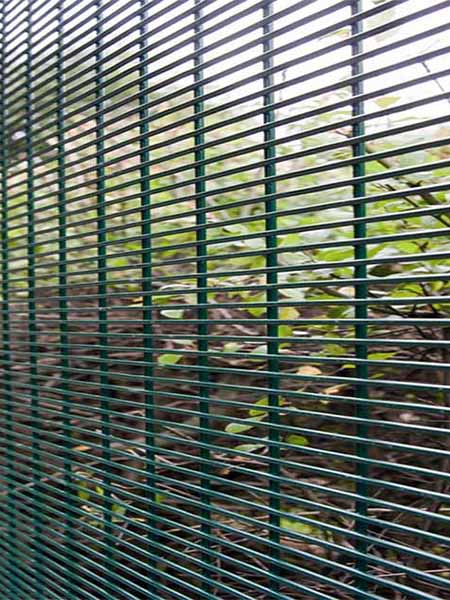 Comparing 358 Mesh Fence to Other Types of Security Fencing